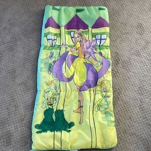 Fairy Princess slumber children’s sleeping bag. Zipper close.